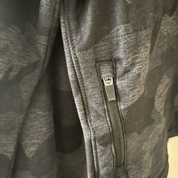 Yogalicious Camo 1/4 zip Long Sleeve Top size L - Picture 4 of 5